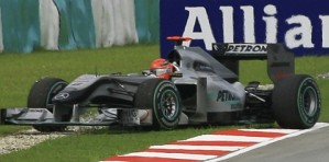 Шумахер: "Смысла злиться нет" Легендарный немец прокомментировал очень неудачную для себя гонку в Малайзии. 
