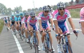 Lampre отказывается отстранять велогонщиков из-за допингового скандала Несмотря на разворачивающийся скандал по поводу связи гонщиков с врачом Гвидо Нег...