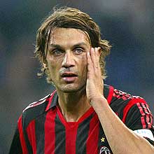 Милан уговаривал Мальдини вернуться Икона россонери мог возобновить выступления за клуб.