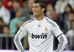Реал заработал более 100 млн. евро на продаже футболок Роналду Звездный португалец продолжает оправдывать заплаченные за него МЮ деньги.