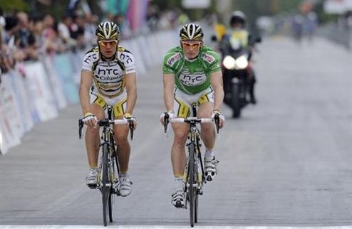 ИСД упустила третью победу на Туре Турции Итальянец Элиа Вивиани выиграл испорченный массовым завалом седьмой этап Президентского Тура Турции.