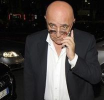 Галлиани: "Балотелли в Милане не будет" Вице-президент Милана категорически отверг вероятность перехода в его клуб форварда Интера Марио Балотелли.