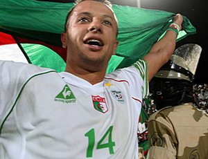 Алжир определился с заявкой на ЧМ-2010 Среди тех, кто попал в список, только 4 футболиста представляют алжирские клубы, трое из них - вратари.