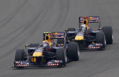 Марк Уэббер - победитель квалификации Гран-при Испании! Обоим пилотам Ред Булл уже в которой раз удалось приехать первыми.