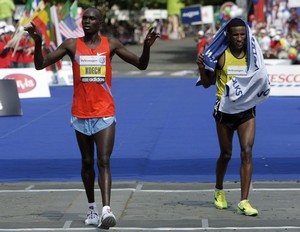 Кенийцы покорили берлинский забег на 25 км На юбилейном 30-м пробеге 25 км BIG 25 road race в Берлине были установлены мировые рекорды. 