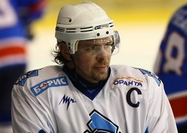 Гунько еще в раздумьях  Информация о завершении капитаном "Сокола" Юрием Гунько игровой карьеры оказалась несколько поспешной. 