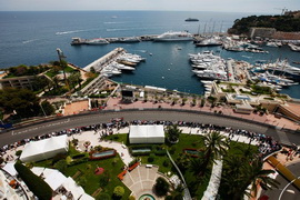 В Монако пока солнечная погода Похоже, что командам не придется ломать голову над стратегией пилотирования по мокрой трассе.