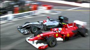 Шумахер наказан за обгон Алонсо Немецкий гонщик лишился своего шестого места.