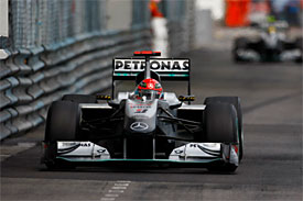 Мерседес не будет апеллировать против штрафа Шумахера Немецкая конюшня решила не продолжать процесс с оспариванием инцидента на финише Гран-при Монако.