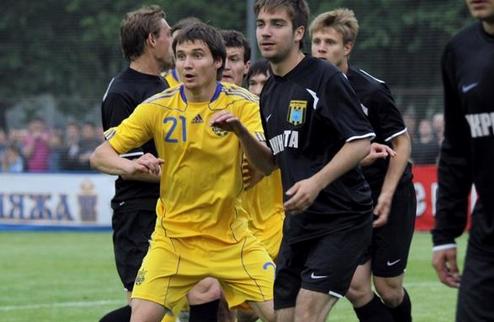 Сборная Украины в контрольном матче обыграла Нефтяник Мяч трижды влетал в ворота перволигового коллектива. 