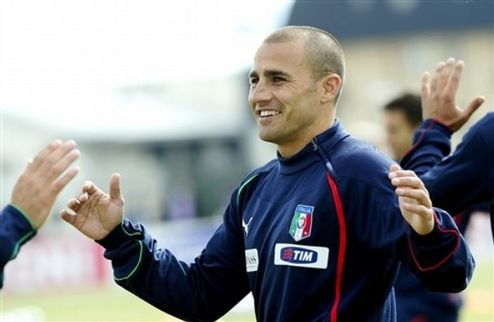 Каннаваро продолжит карьеру в ОАЭ Согласно итальянским СМИ, капитан сборной Италии отправится доигрывать на Средний Восток.