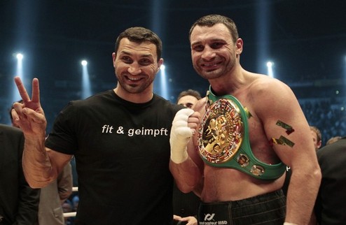 Президент WBC поддержал Виталия Кличко Похоже, весь боксерский мир ожидает дуэли одного из братьев со скандальным британцем.